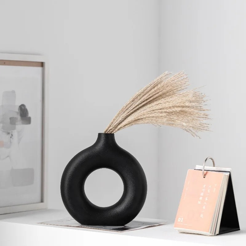 Eramic Nordic Donut Hollow Flower Vase Figurines Interior for Pampas Grass Home Living Room Desktop Decor Object Item