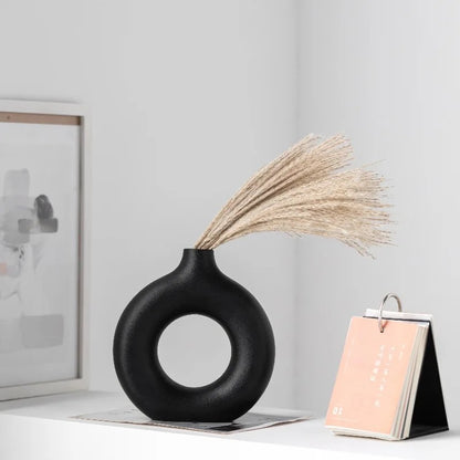 Eramic Nordic Donut Hollow Flower Vase Figurines Interior for Pampas Grass Home Living Room Desktop Decor Object Item
