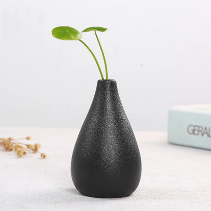 Black Ceramic Small Vase Home Decoration Crafts Desktop Ornament Simplicity Planter Flower Vase for Living Room Garden Decor